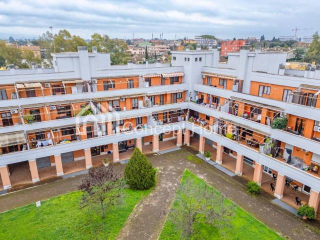 Locale Commerciale in vendita a Municipio Roma IX, Roma Capitale