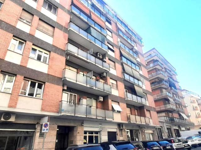 Locale Commerciale in vendita a Appio Claudio, Roma