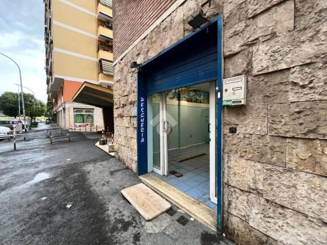 Locale Commerciale in vendita a Municipio Roma IV, Roma Capitale