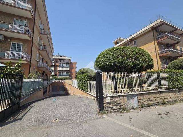 Locale Commerciale in vendita a Municipio Roma VI, Roma Capitale