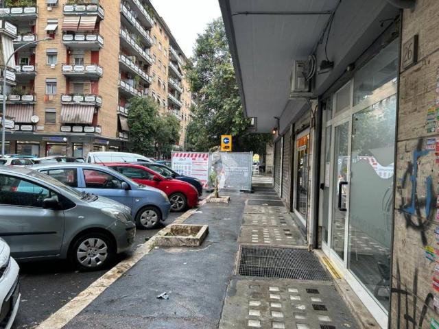 Locale Commerciale in vendita a Municipio Roma VII, Roma Capitale