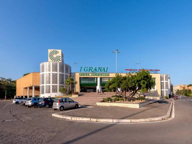 Locale Commerciale in vendita a Municipio Roma VIII, Roma Capitale