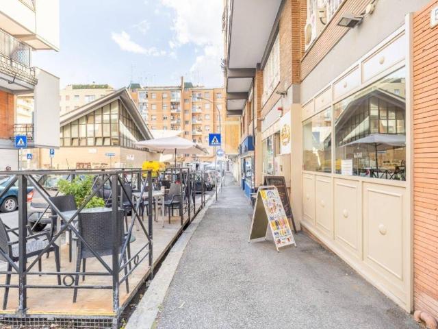 Locale Commerciale in vendita a Balduina, Roma