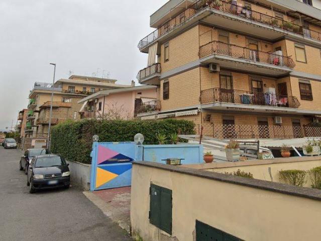 Locale Commerciale in vendita a Villaggio Breda, Roma Capitale