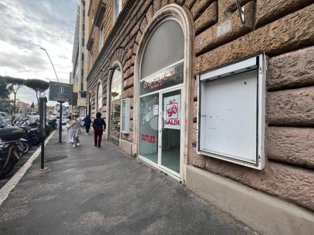 Locale Commerciale in vendita a Municipio Roma VII, Roma Capitale