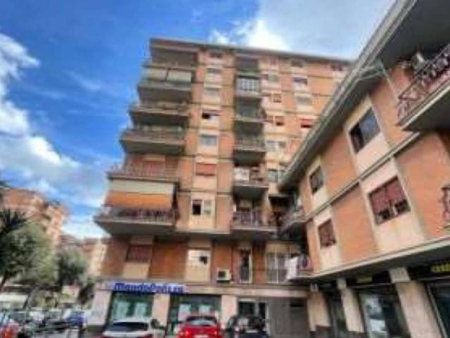 Locale Commerciale in vendita a Municipio Roma XI, Roma Capitale