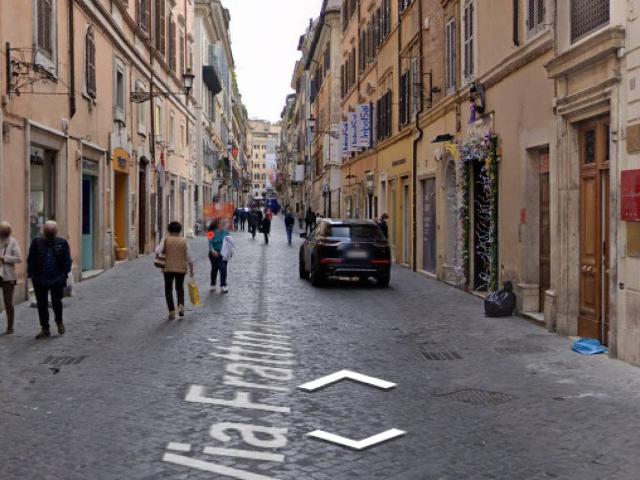 Locale Commerciale in vendita a Municipio Roma I, Roma Capitale