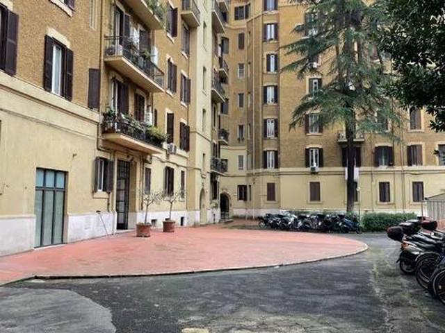 Locale Commerciale in vendita a Municipio Roma I, Roma Capitale