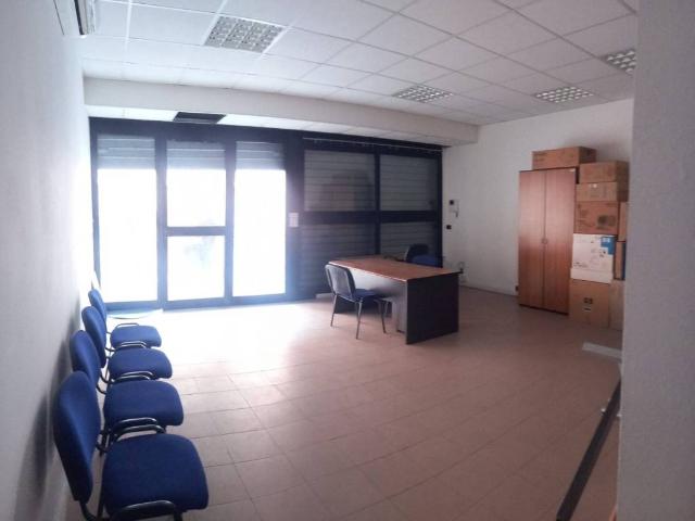 Locale Commerciale in vendita a San Giorgio di Acilia, Roma Capitale