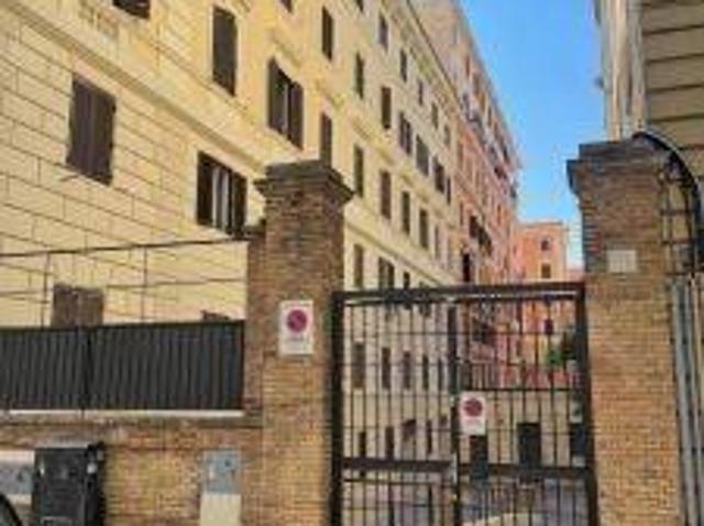 Locale Commerciale in vendita a Municipio Roma I, Roma Capitale
