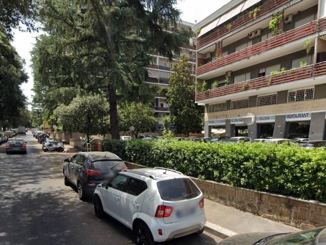 Locale Commerciale in vendita a Municipio Roma VIII, Roma Capitale