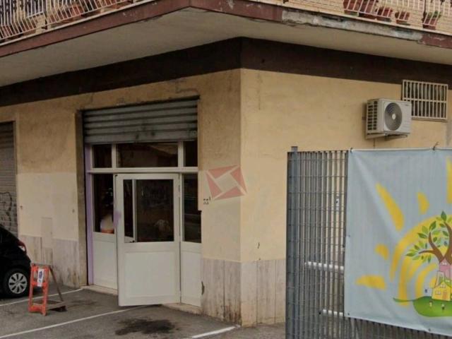 Locale Commerciale in vendita a Finocchio, Roma Capitale