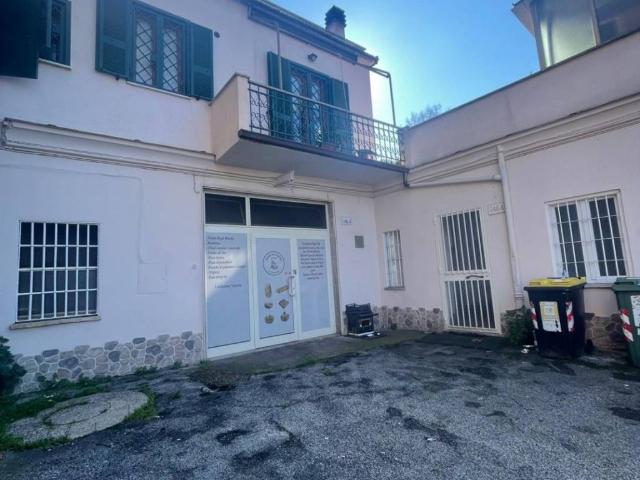 Locale Commerciale in vendita a Settebagni, Roma Capitale