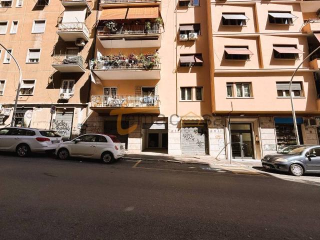 Locale Commerciale in vendita a Municipio Roma VII, Roma Capitale