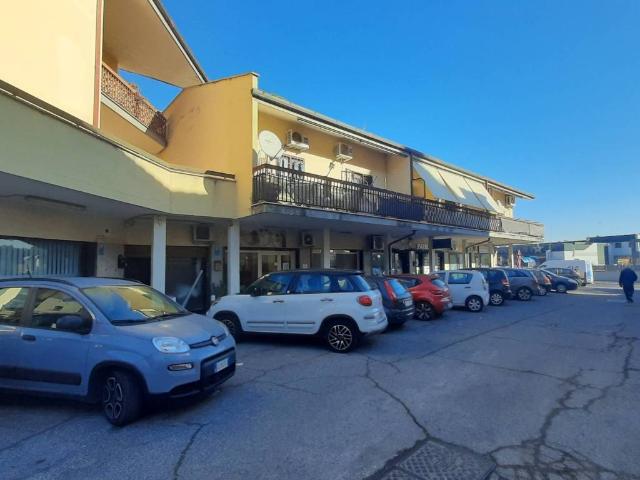 Locale Commerciale in vendita a Pantan Monastero, Roma Capitale