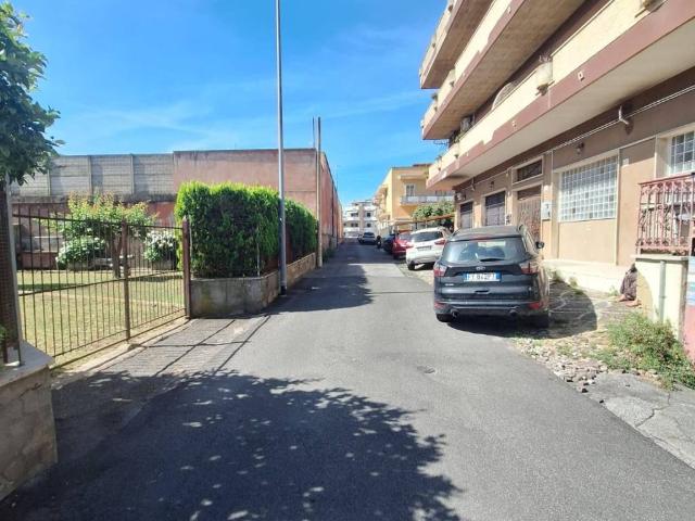 Locale Commerciale in vendita a Spinaceto, Roma Capitale