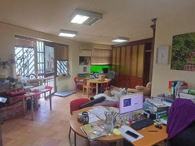 Locale Commerciale in vendita a Casal Lumbroso, Roma Capitale