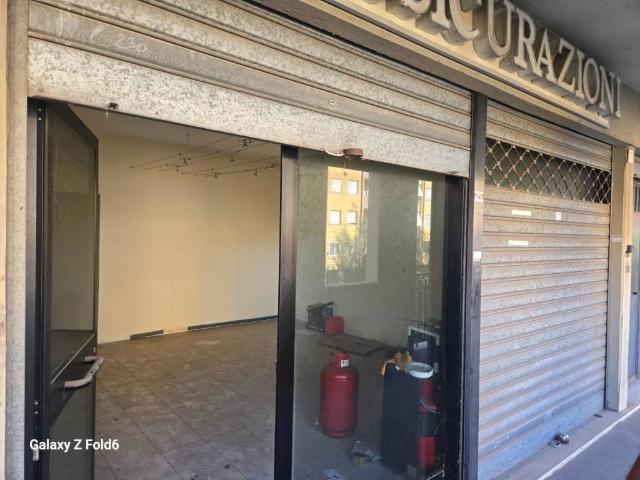 Locale Commerciale in vendita a San Giorgio di Acilia, Roma Capitale