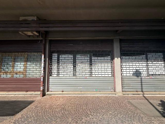 Locale Commerciale in vendita a Mostacciano, Roma Capitale