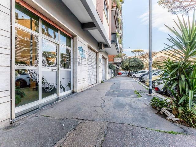 Locale Commerciale in vendita a Lido di Ostia, Roma Capitale