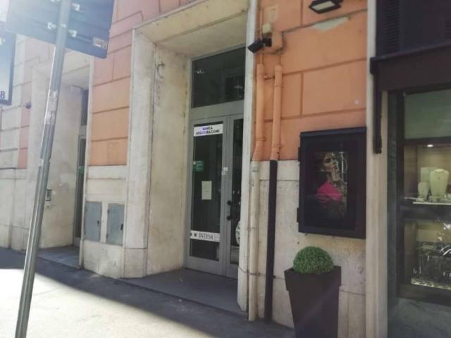 Locale Commerciale in vendita a Municipio Roma I, Roma Capitale
