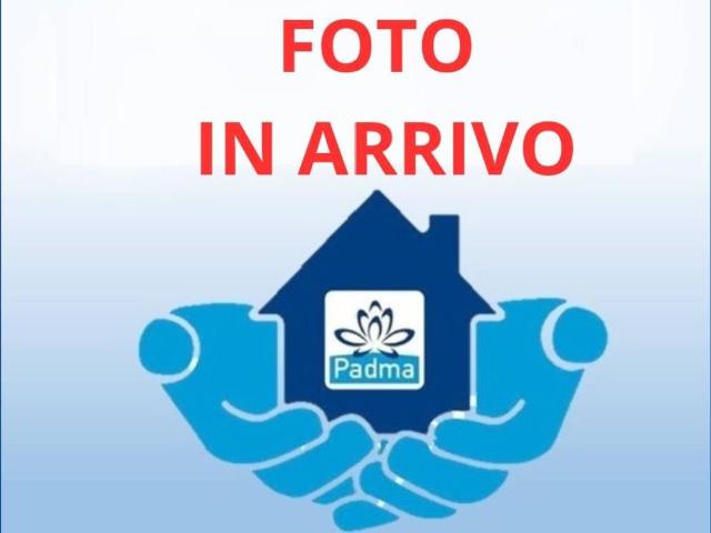 Locale Commerciale in vendita a Mostacciano, Roma Capitale