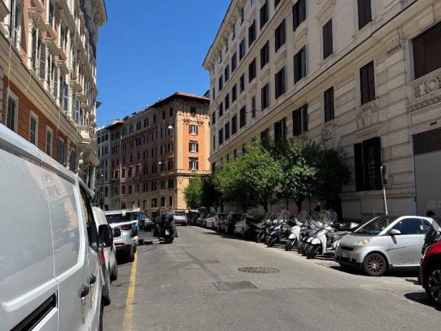 Locale Commerciale in vendita a Municipio Roma I, Roma Capitale