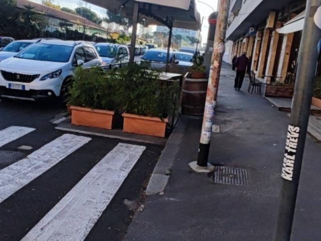 Locale Commerciale in vendita a Municipio Roma VIII, Roma Capitale