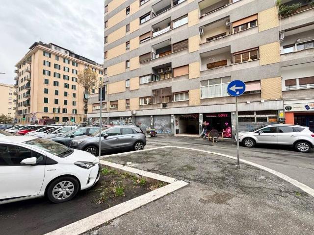 Locale Commerciale in vendita a Municipio Roma XI, Roma Capitale