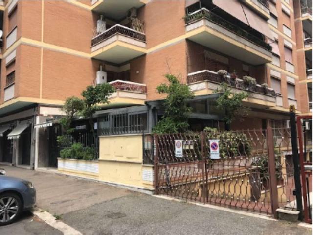 Locale Commerciale in vendita a Lido di Ostia, Roma Capitale
