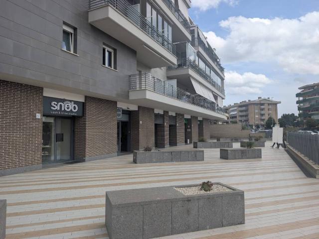 Locale Commerciale in vendita a Mostacciano, Roma Capitale