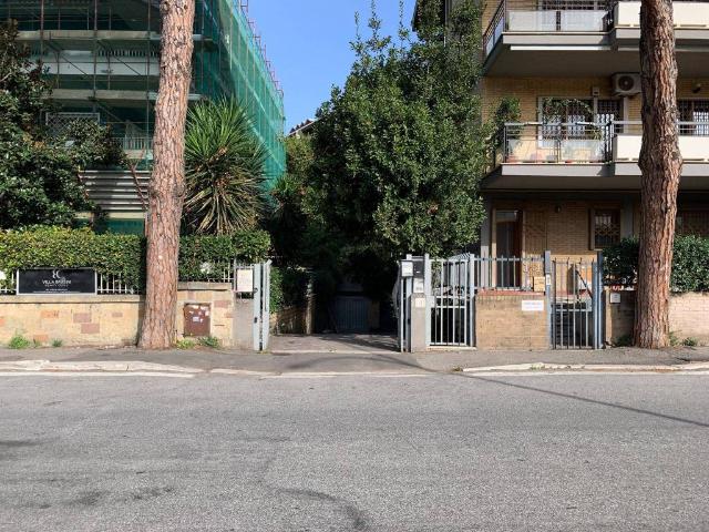 Locale Commerciale in vendita a Mostacciano, Roma Capitale