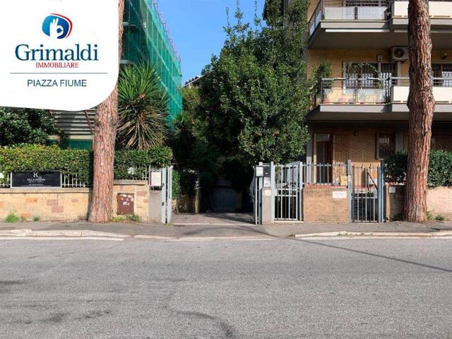 Locale Commerciale in vendita a Mostacciano, Roma Capitale