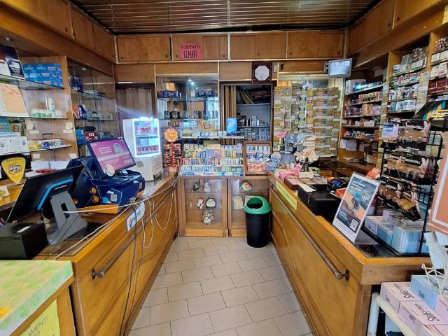 Locale Commerciale in vendita a Municipio Roma VIII, Roma Capitale