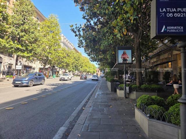 Locale Commerciale in vendita a Municipio Roma I, Roma Capitale