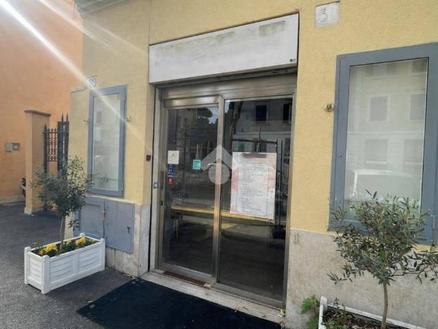 Locale Commerciale in vendita a Municipio Roma XV, Roma Capitale