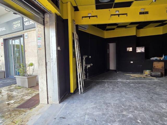 Locale Commerciale in vendita a Municipio Roma VIII, Roma Capitale