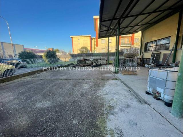 Locale Commerciale in vendita a Romano Di Lombardia, Lombardia