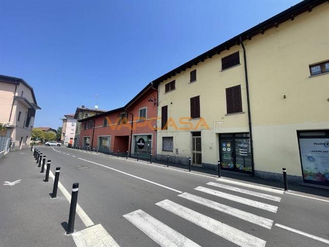 Locale Commerciale in vendita a Romano Di Lombardia, Lombardia