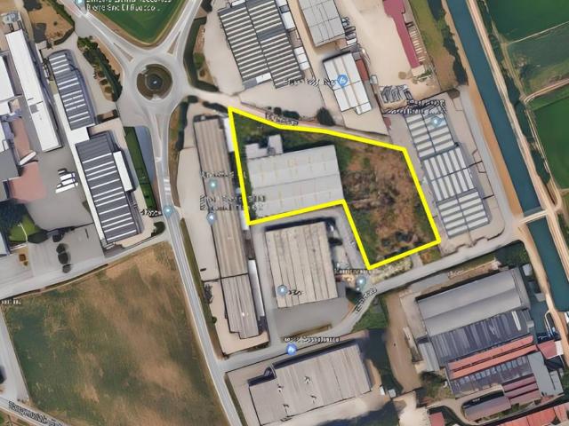 Locale Commerciale in vendita a Piemonte, Novara