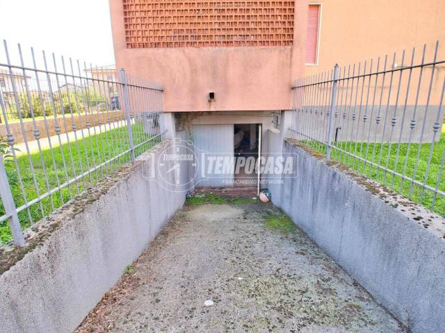 Locale Commerciale in vendita a Piemonte, Novara