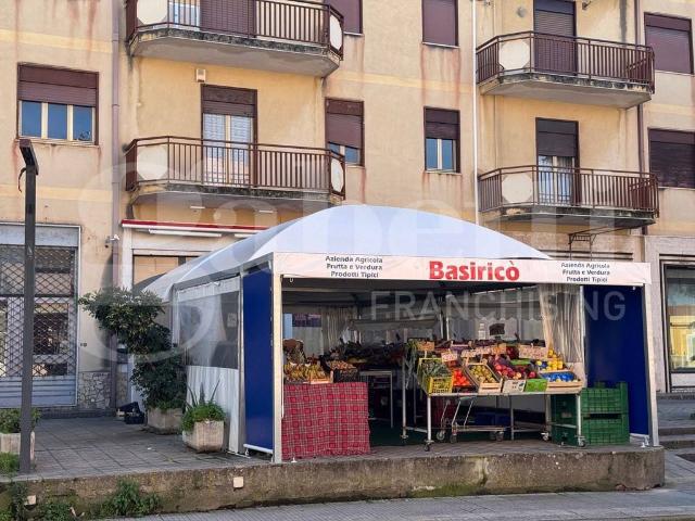 Locale Commerciale in vendita a Due Torri, Rometta