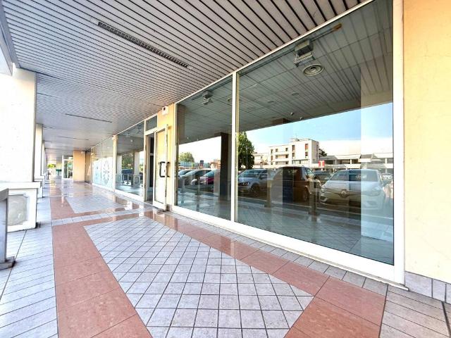 Locale Commerciale in vendita a Roncadelle, Lombardia