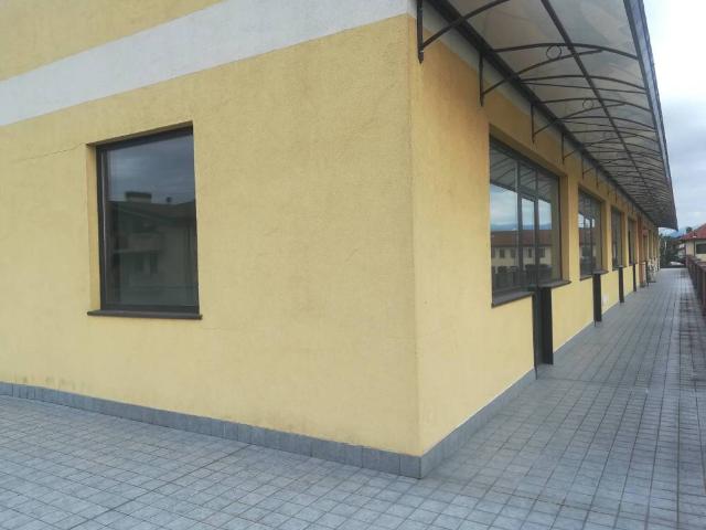 Locale Commerciale in vendita a Roncello, Lombardia