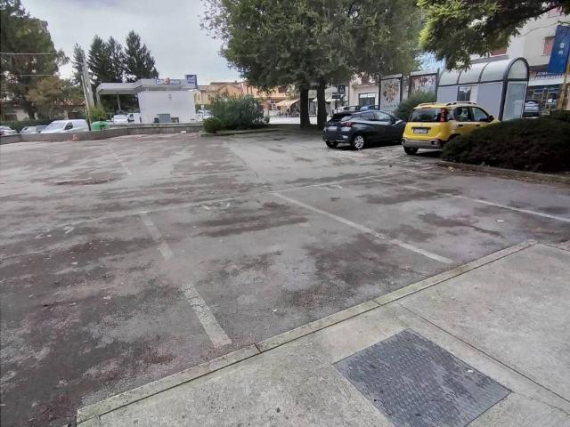 Locale Commerciale in vendita a Selz, Ronchi Dei Legionari
