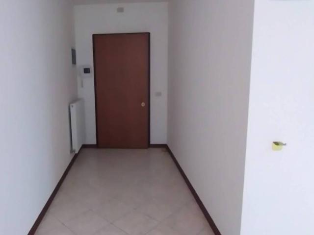 Locale Commerciale in vendita a Selz, Ronchi Dei Legionari