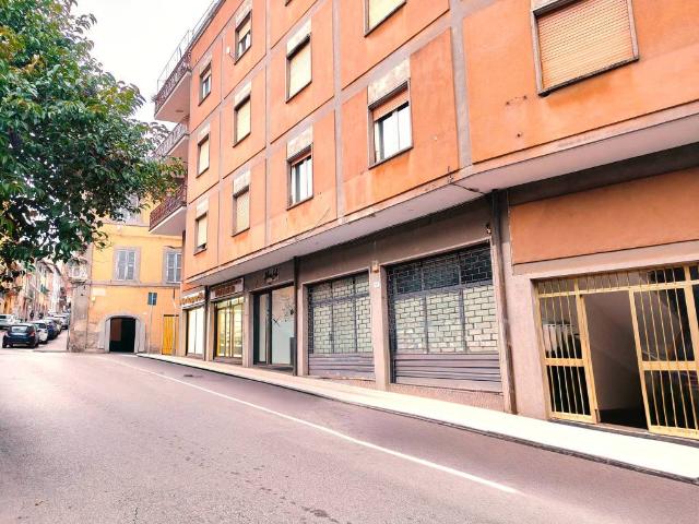 Locale Commerciale in vendita a Ronciglione, Lazio
