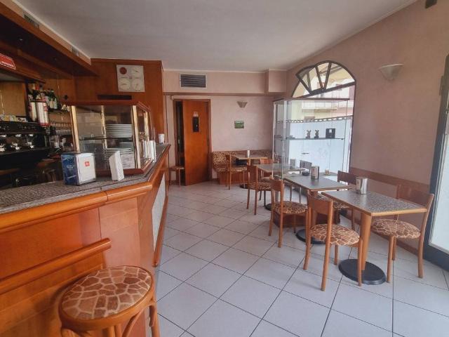 Locale Commerciale in vendita a Ronco Briantino, Lombardia