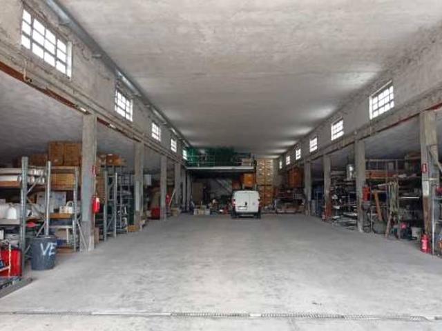Locale Commerciale in vendita a Castel D'ario, Lombardia