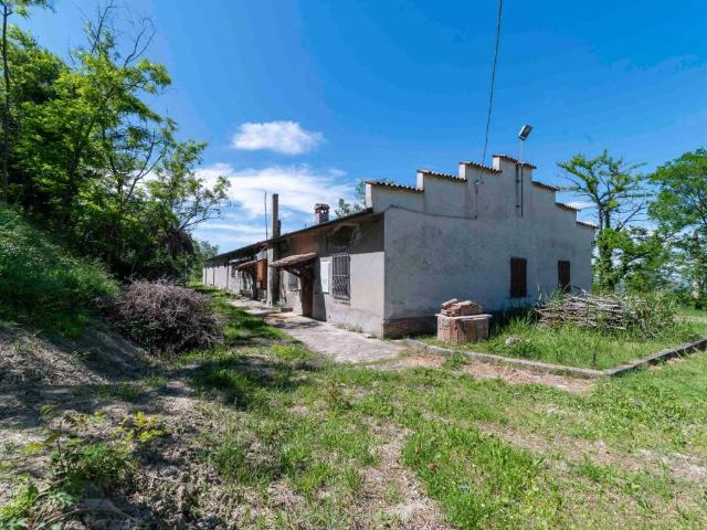 Locale Commerciale in vendita a Unione dei comuni Valle del Savio, Cesenà